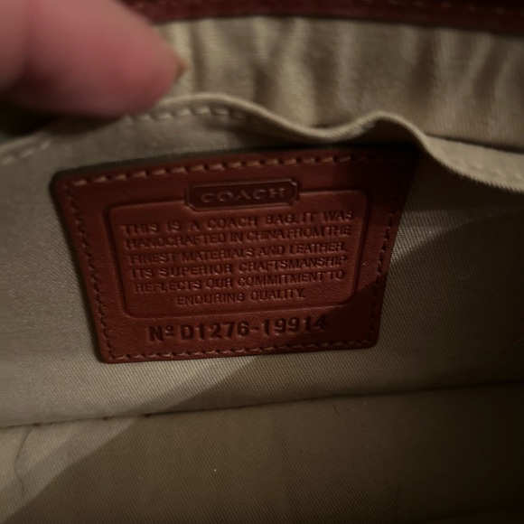 Elegant Brown Leather Crossbody Bag - Picture 6 of 11